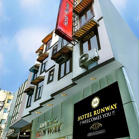 Airport Hotel Runway Ню Делхи Екстериор снимка
