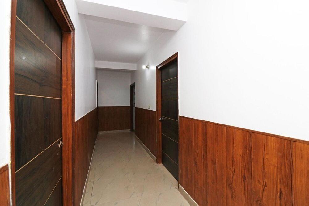 Airport Hotel Runway Ню Делхи Екстериор снимка