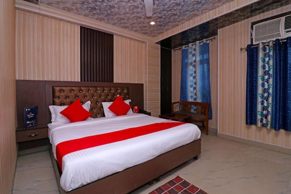 Airport Hotel Runway Ню Делхи Екстериор снимка