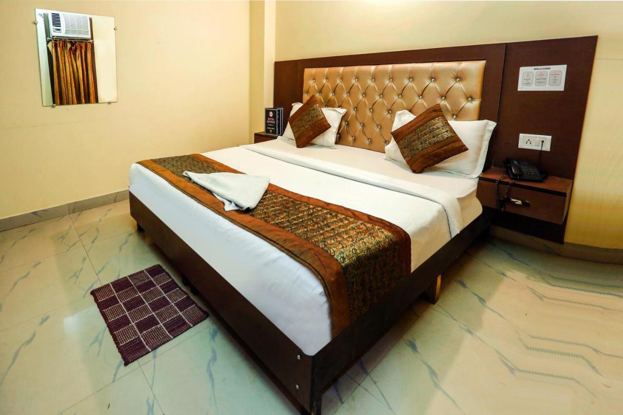 Airport Hotel Runway Ню Делхи Екстериор снимка