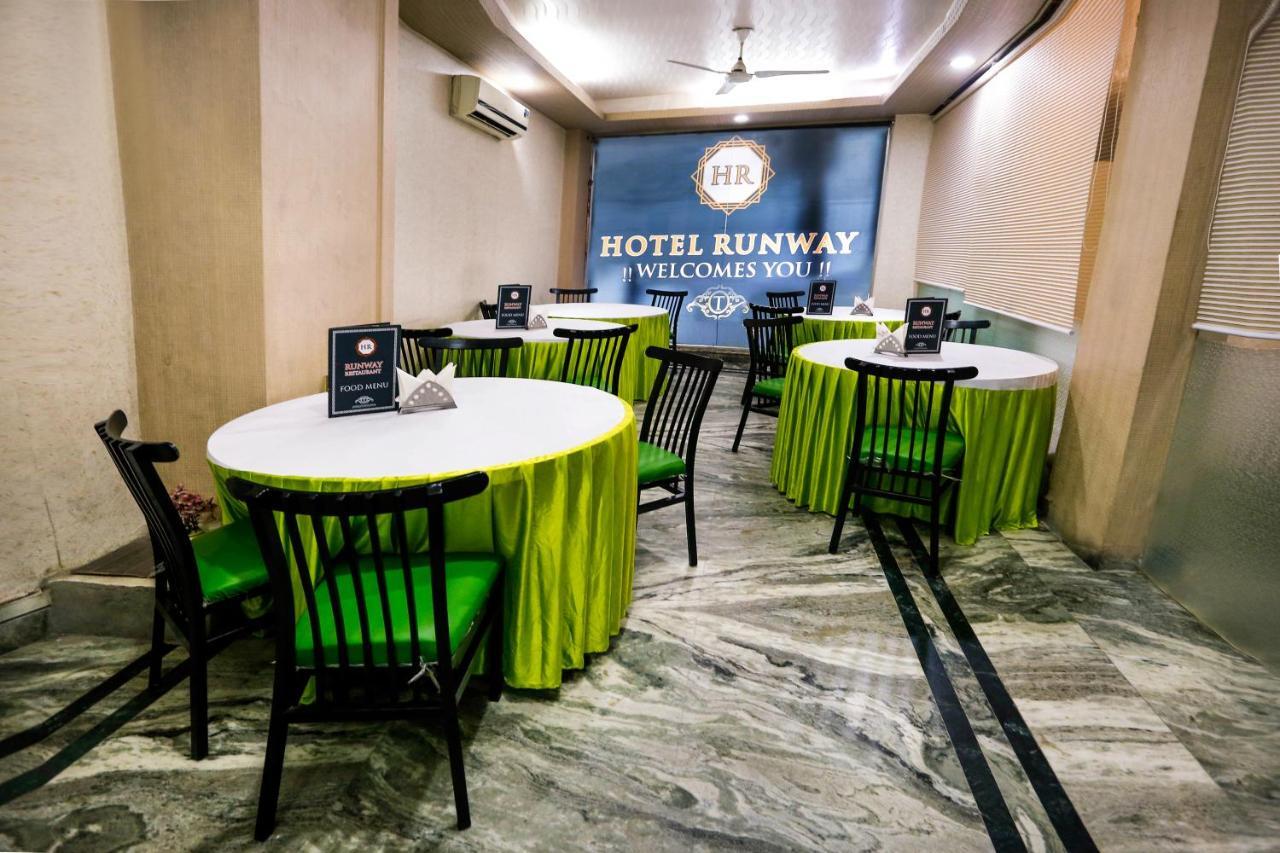 Airport Hotel Runway Ню Делхи Екстериор снимка