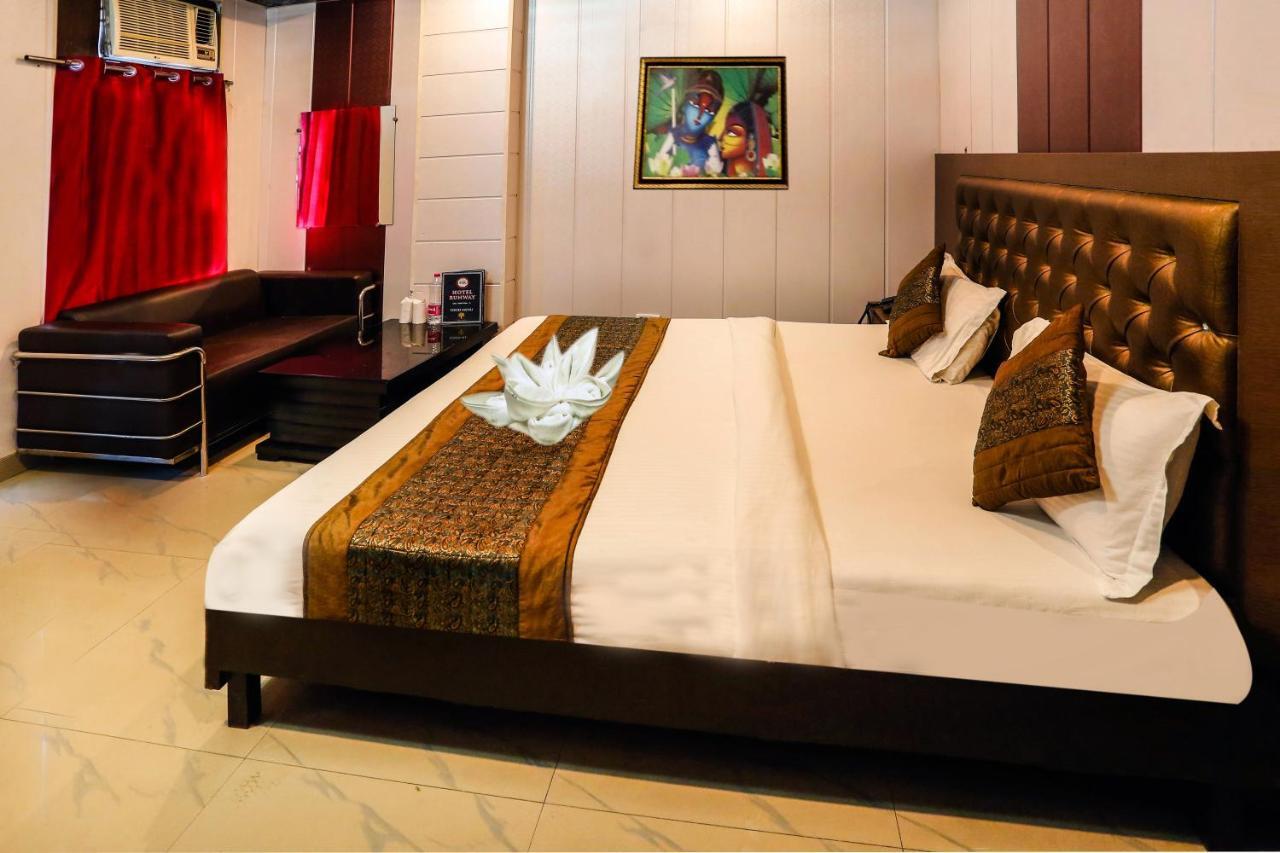 Airport Hotel Runway Ню Делхи Екстериор снимка