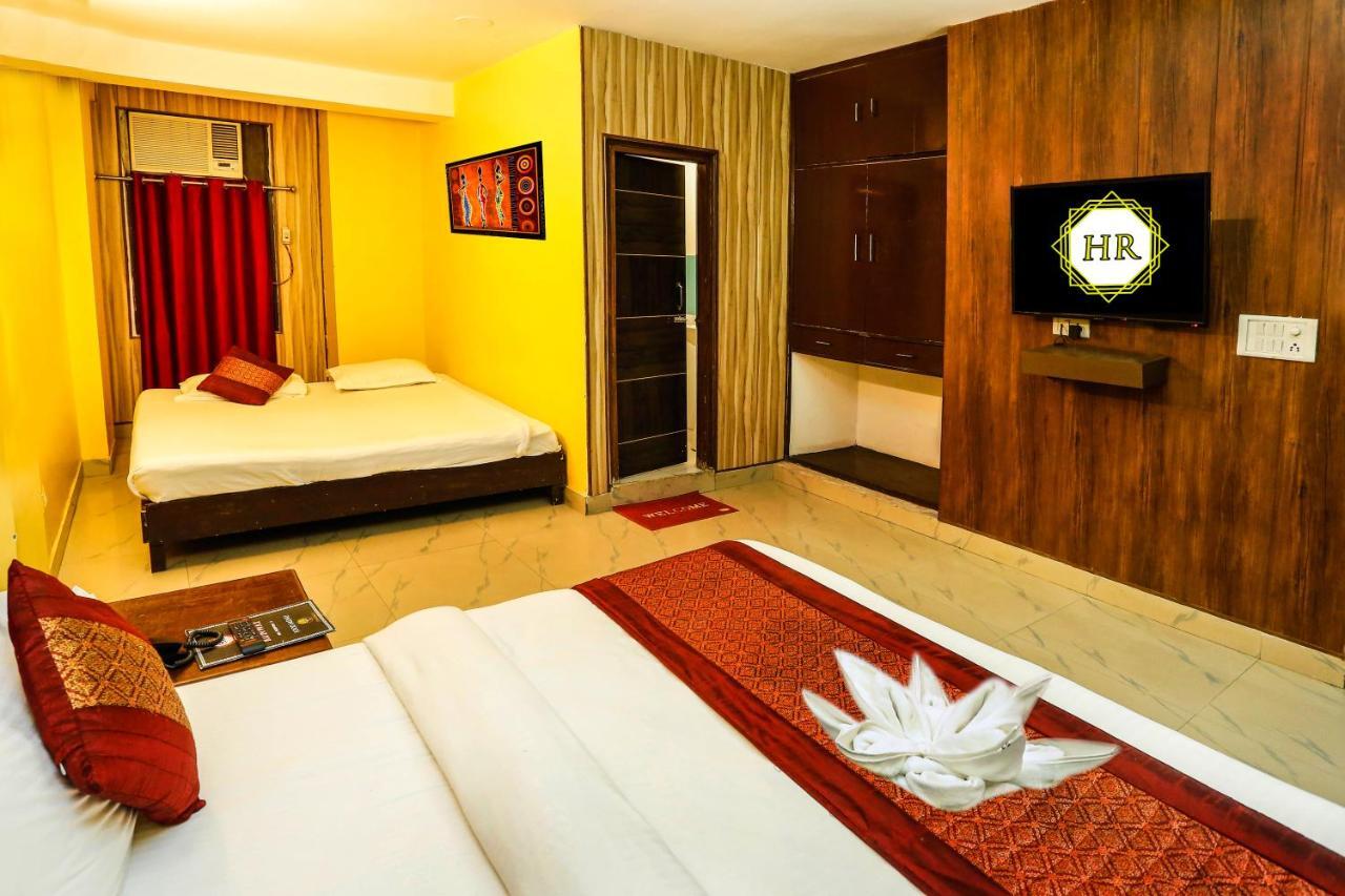 Airport Hotel Runway Ню Делхи Екстериор снимка