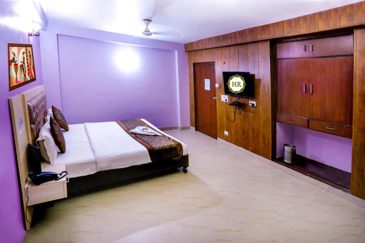 Airport Hotel Runway Ню Делхи Екстериор снимка